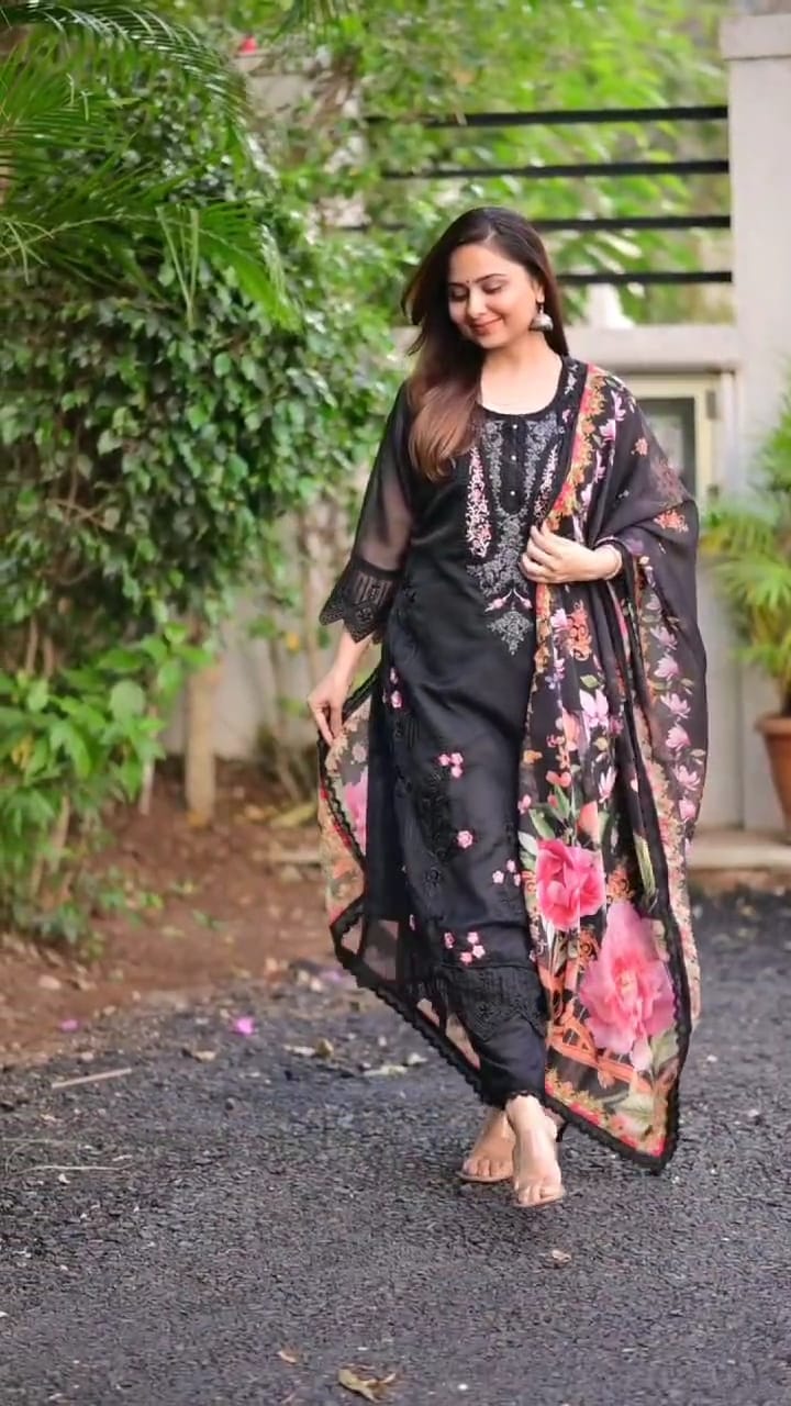 Pakistani Style Suit - Black